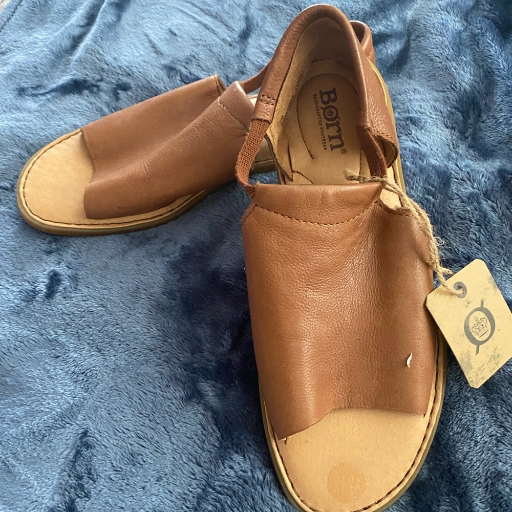 Born
Cove Modern Leather Sandals